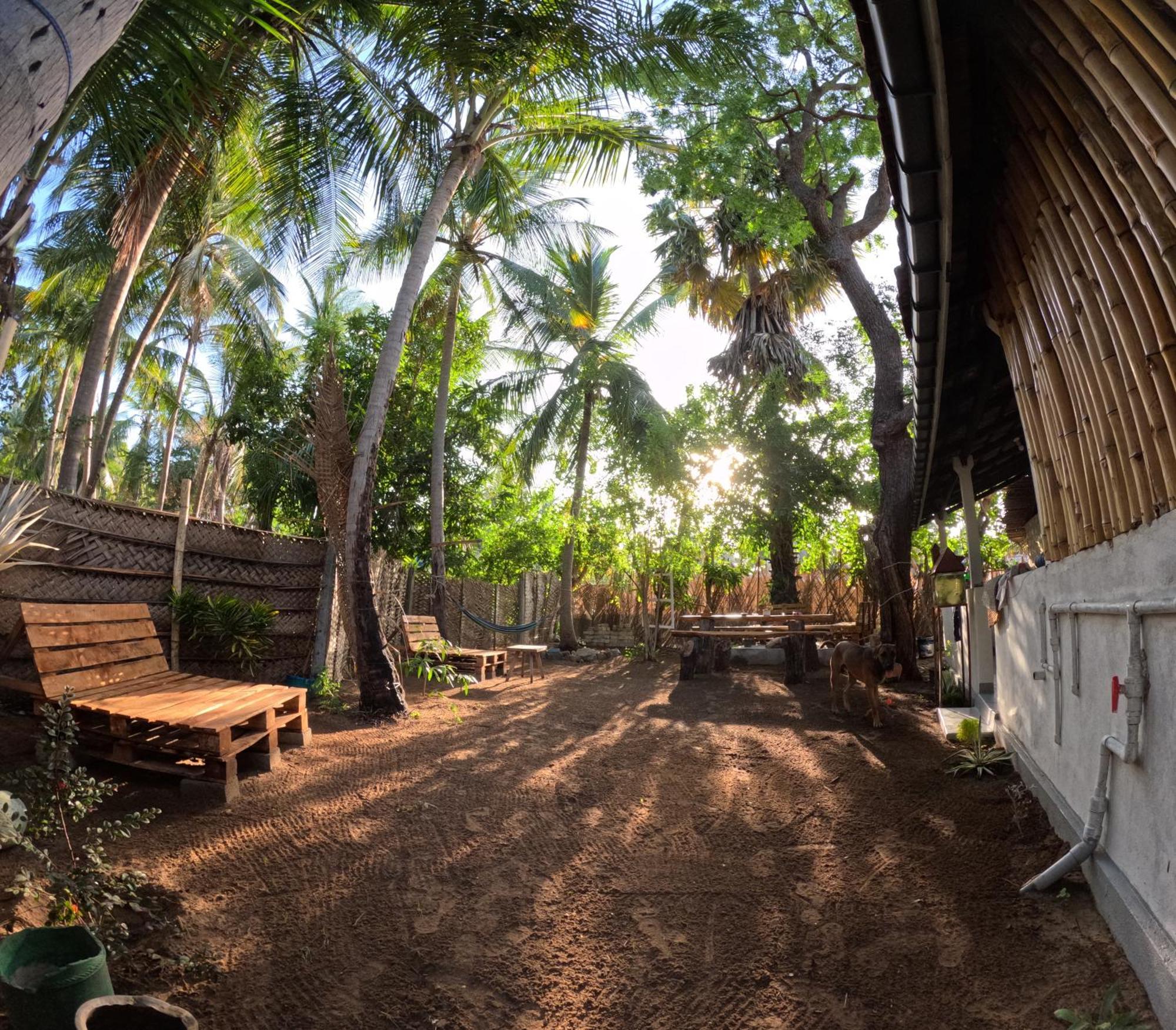 C U Hostel Trincomalee Bagian luar foto