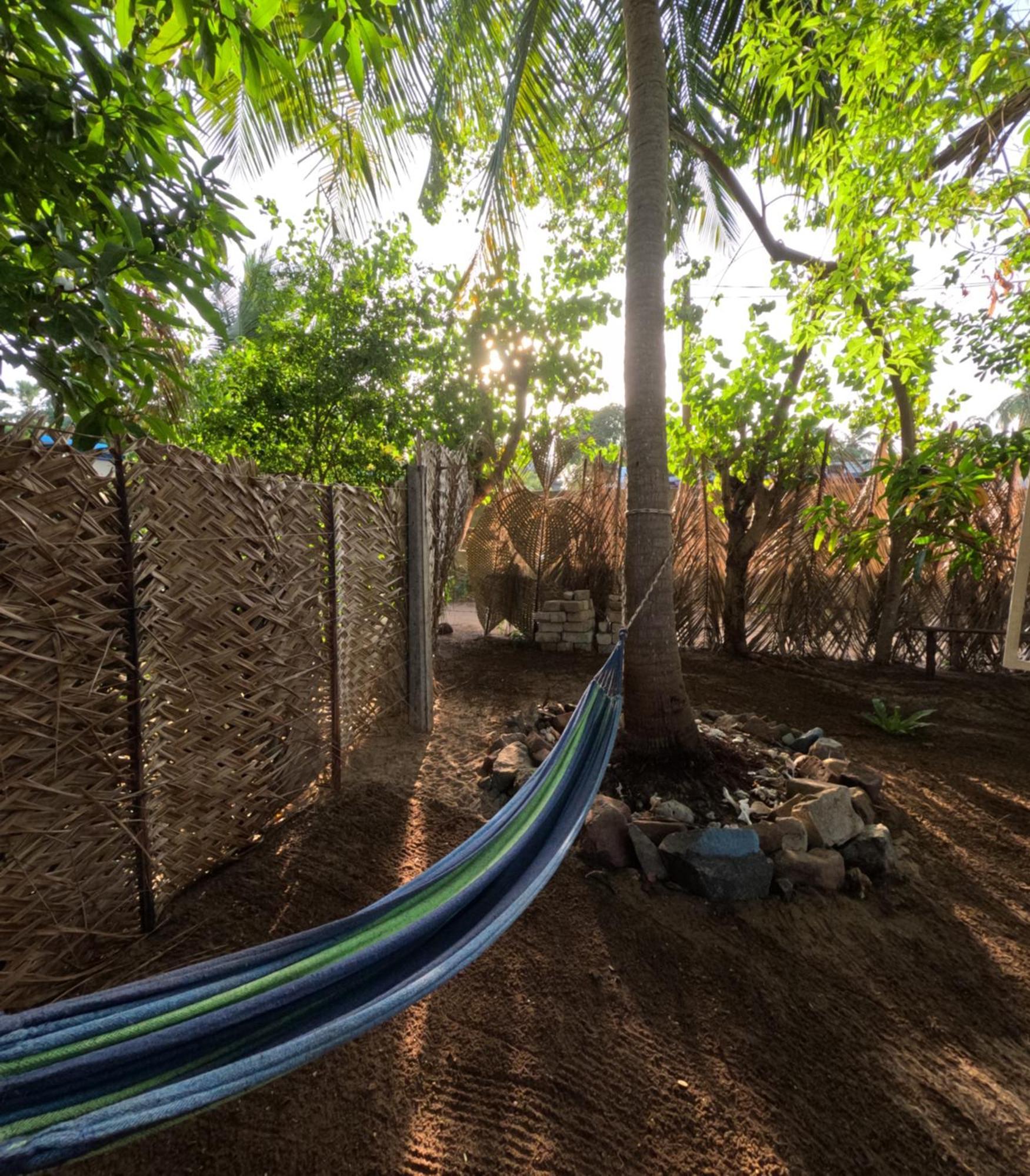 C U Hostel Trincomalee Bagian luar foto