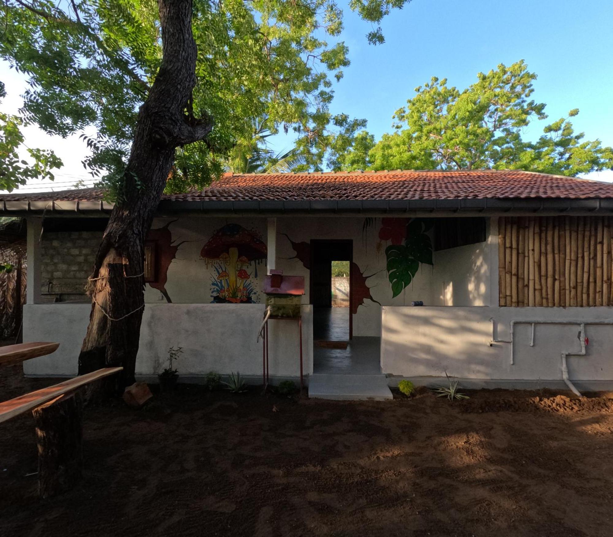C U Hostel Trincomalee Bagian luar foto