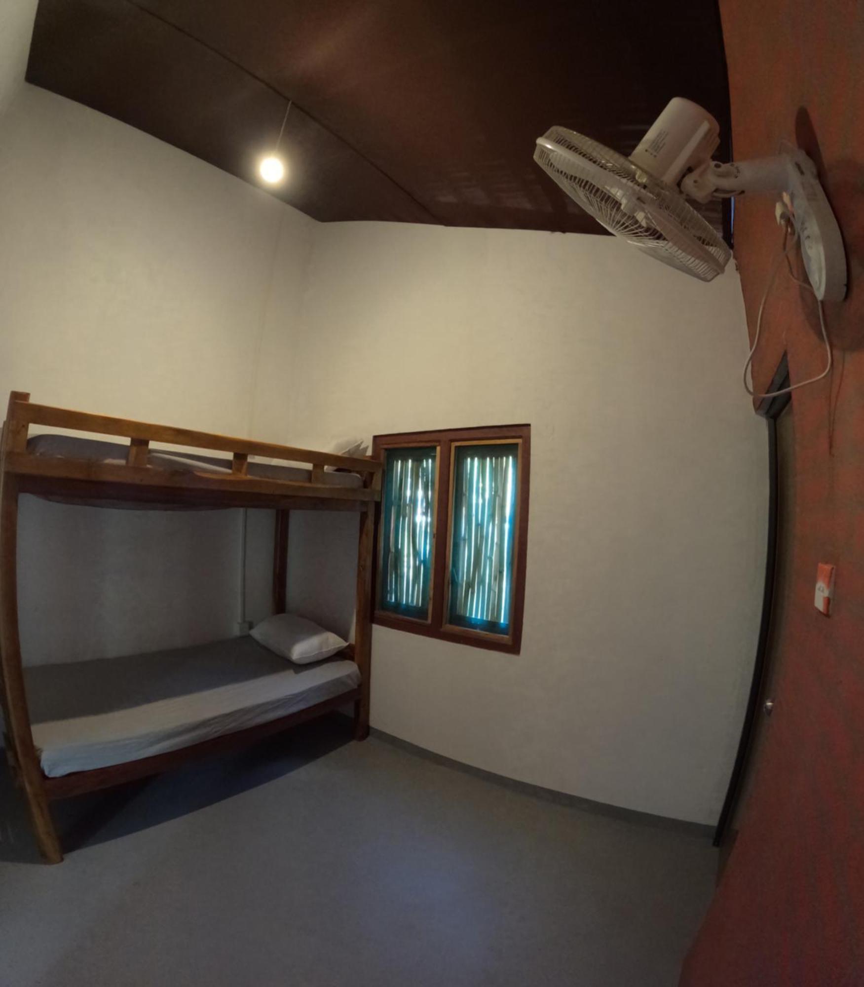 C U Hostel Trincomalee Bagian luar foto